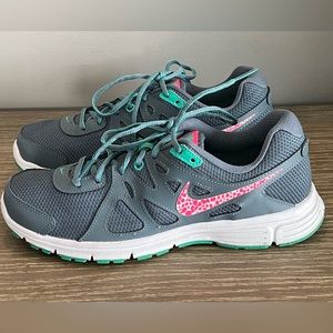 Nike Revolution 2 Graphite Pink‎ Mint sz10